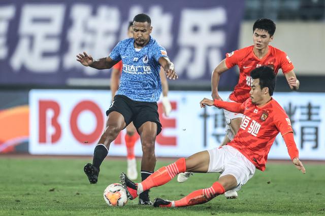 叶珂“40%整形”与名媛式炒作风波