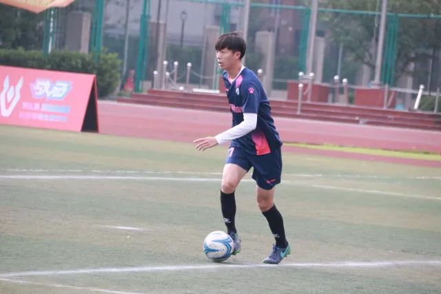 因莫比莱：从那不勒斯湾走出的射手故事