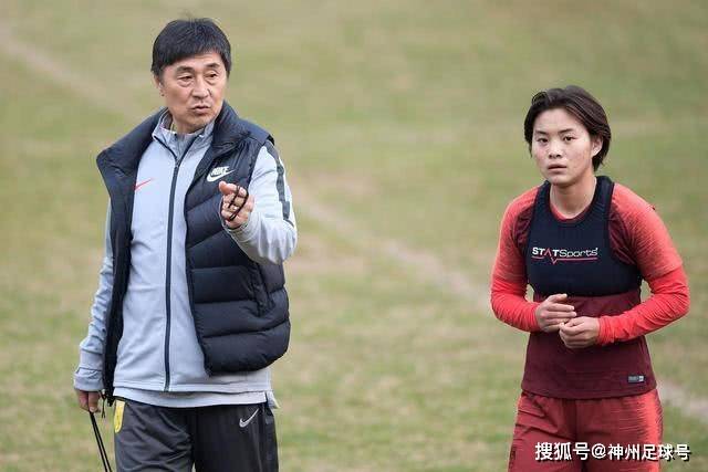 杰克·劳登36岁接任007，年龄问题的探讨
